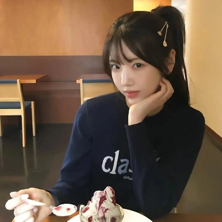 黑衣女孩